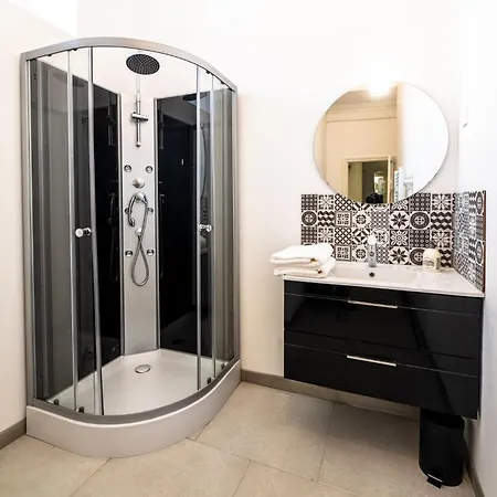 Hypercenter Flat, Secure Private Parking